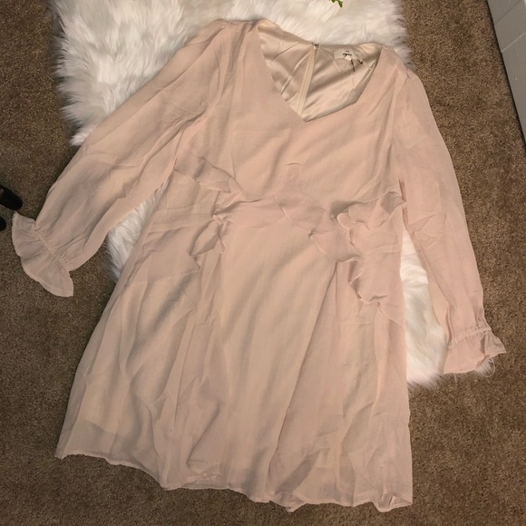 💕CREAM COLORED RUFFLE DRESS!! 💕 - Picture 6 of 8